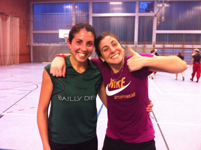 Erster Sieg für Nachi und Noelia - beim 5:10 Auswärtssieg der THC-Damen schoß Noelia gleich 3 Tore!